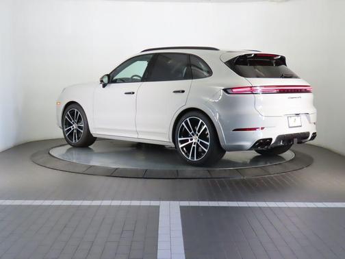 2025 Porsche Cayenne GTS