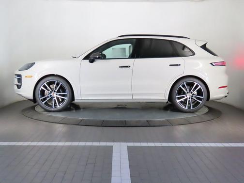 2025 Porsche Cayenne GTS
