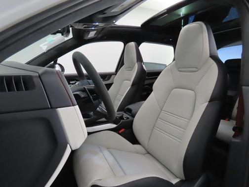 2025 Porsche Cayenne GTS