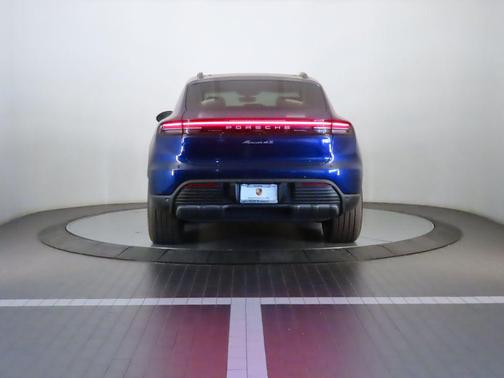 2025 Porsche Macan 4S