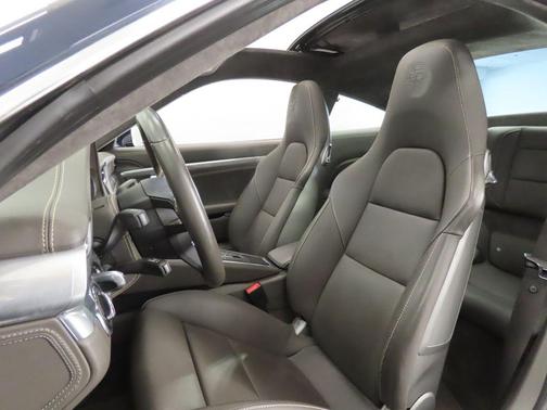 2019 Porsche 911 Carrera 4 GTS