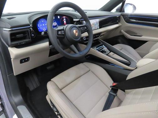 PROVENCE 2026 Porsche Macan 4