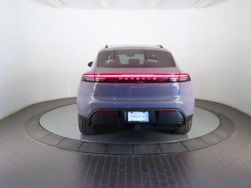 PROVENCE 2026 Porsche Macan 4