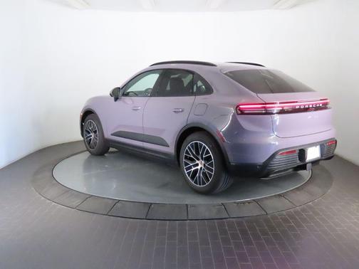 PROVENCE 2026 Porsche Macan 4