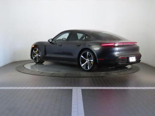2022 Porsche Taycan Turbo S