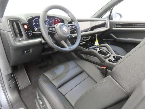 Platinum Silver Metallic 2026 Porsche Cayenne Base