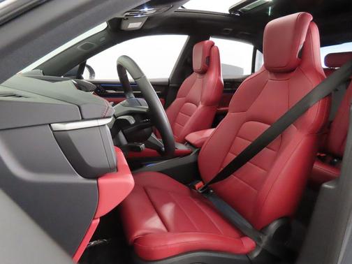 2025 Porsche Macan 4