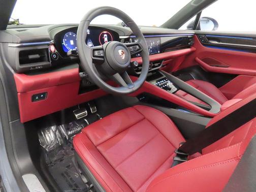 2025 Porsche Macan 4