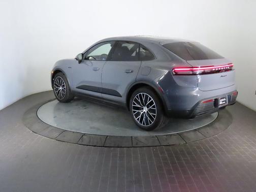 2025 Porsche Macan 4