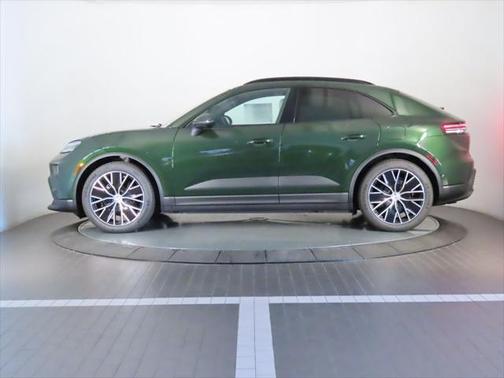 2025 Porsche Macan 4