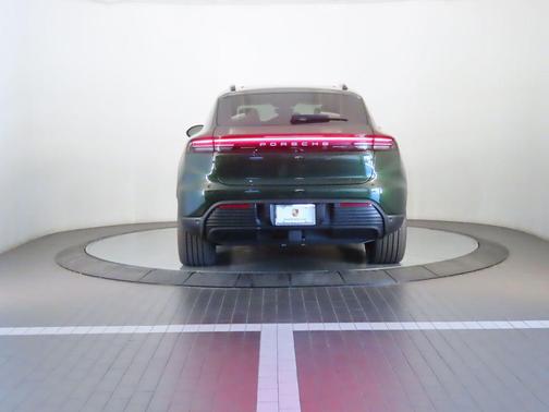 2025 Porsche Macan 4