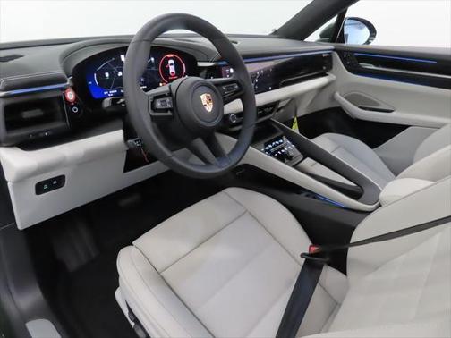 2025 Porsche Macan 4