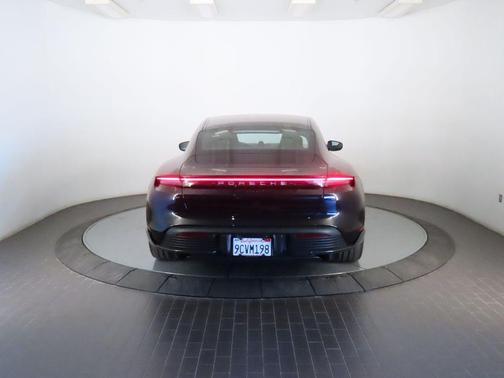2022 Porsche Taycan Turbo