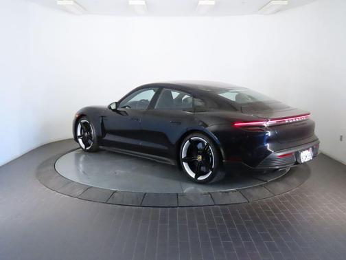 2022 Porsche Taycan Turbo