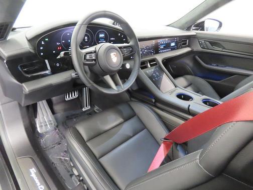 2022 Porsche Taycan Turbo