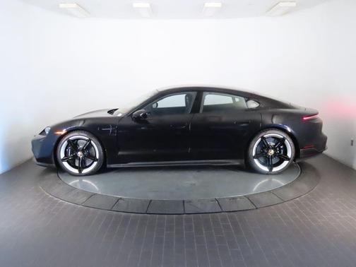 2022 Porsche Taycan Turbo