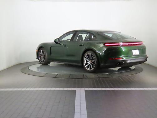 2025 Porsche Panamera 