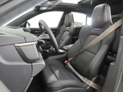 2025 Porsche Macan Turbo