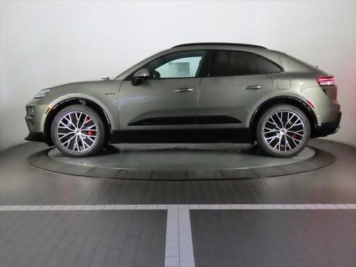 2025 Porsche Macan Turbo