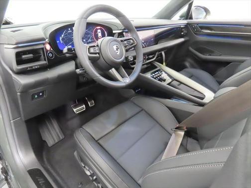 2025 Porsche Macan Turbo