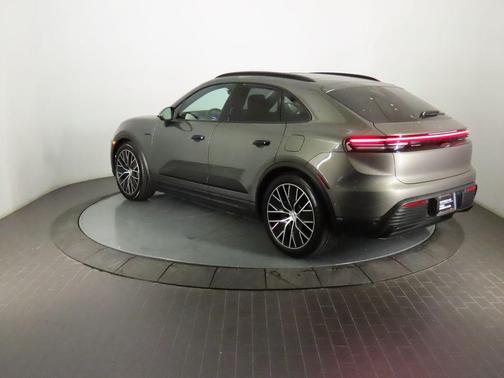 2025 Porsche Macan 4