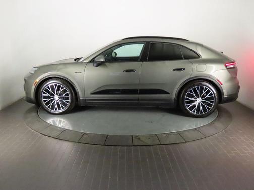 2025 Porsche Macan 4