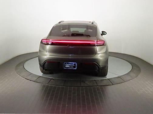 2025 Porsche Macan 4