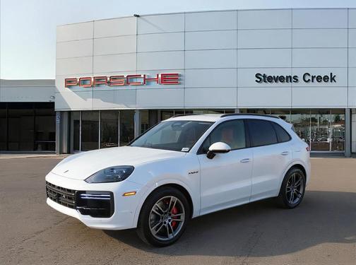 Carrara White Metallic 2026 Porsche Cayenne Turbo