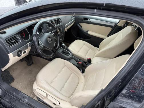 2015 Volkswagen Jetta Auto SE w/Connectivity/Navigation