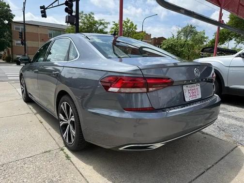Platinum Gray Metallic 2021 Volkswagen Passat 2.0T SE