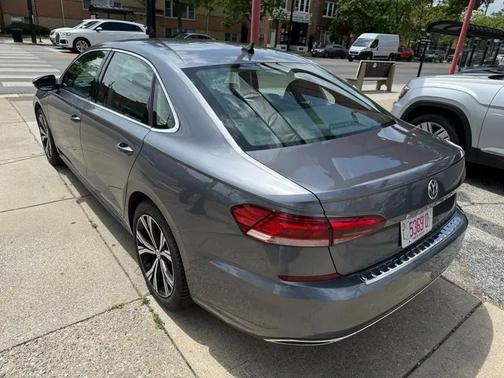 Platinum Gray Metallic 2021 Volkswagen Passat 2.0T SE