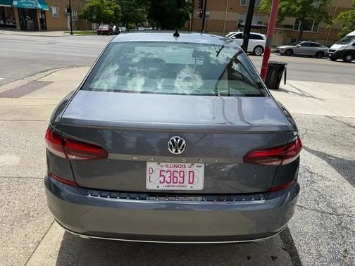 Platinum Gray Metallic 2021 Volkswagen Passat 2.0T SE