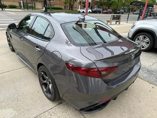 Vesuvio Gray Metallic 2017 Alfa Romeo Giulia Quadrifoglio