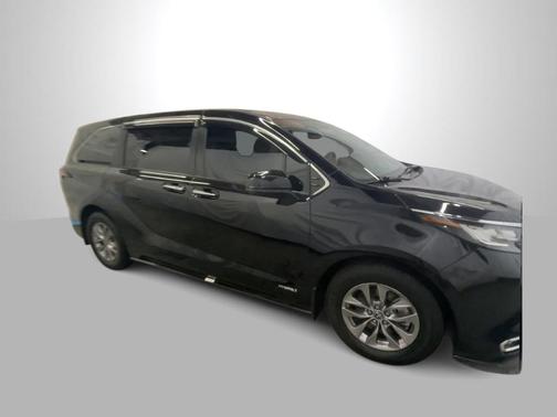 2021 Toyota Sienna XLE