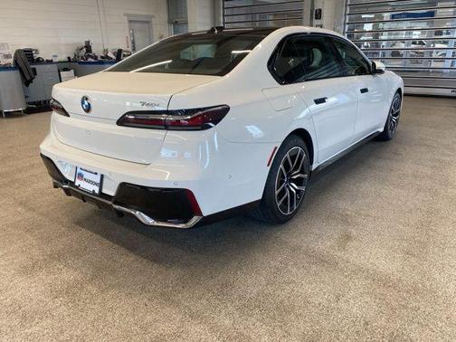 Alpine White 2023 BMW 740 i