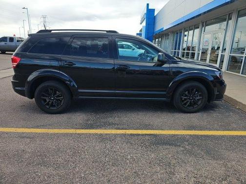 Pitch Black Clearcoat 2020 Dodge Journey SE Value