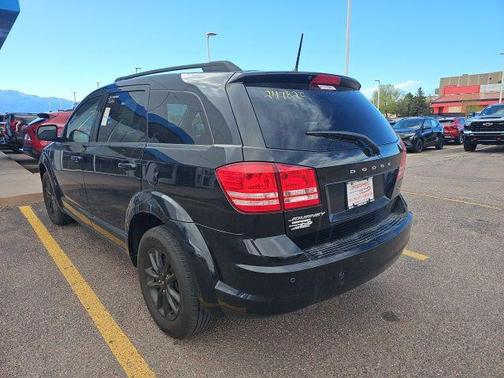 Pitch Black Clearcoat 2020 Dodge Journey SE Value