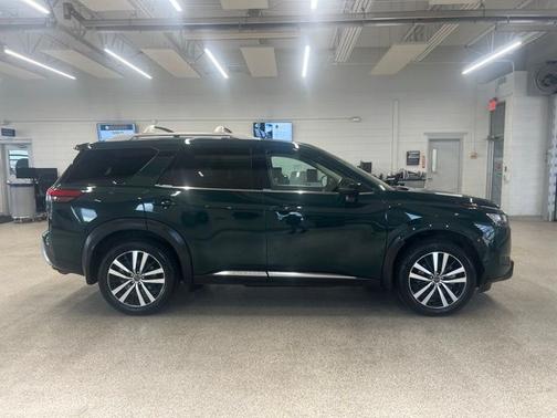 Obsidian Green Pearl 2023 Nissan Pathfinder Platinum 4WD