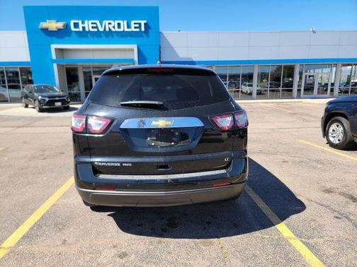 Mosaic Black Metallic 2017 Chevrolet Traverse 1LT