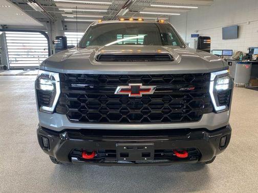 Sterling Gray Metallic 2026 Chevrolet Silverado 2500 Crew Cab, Standard Bed, XR2, 4WD