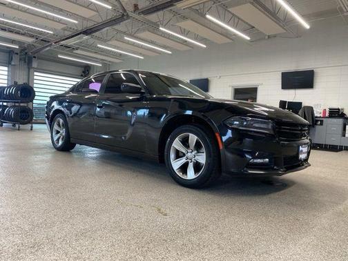 Pitch Black Clearcoat 2017 Dodge Charger SXT