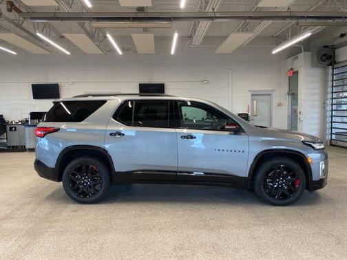 Sterling Gray Metallic 2023 Chevrolet Traverse Premier