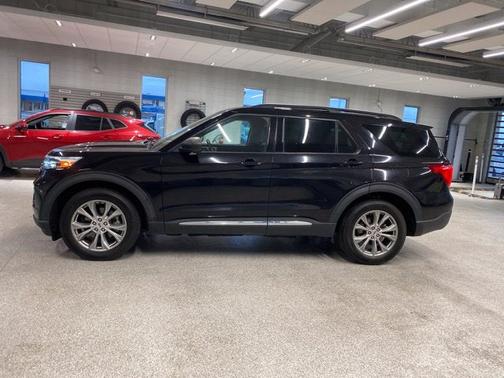 Star White Metallic Tri-Coat 2023 Ford Explorer XLT