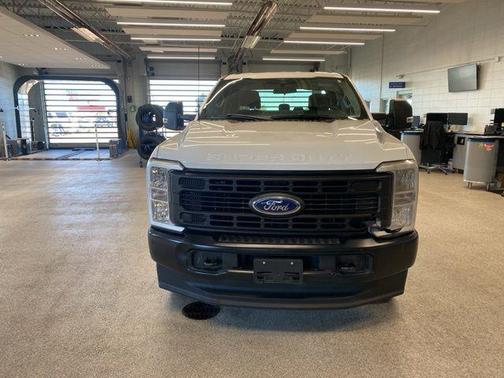 Oxford White 2023 Ford F-250 XL