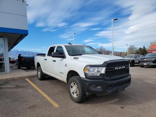 2022 RAM 2500 Tradesman Crew Cab 4x4 6'4' Box