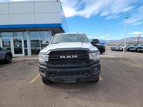 2022 RAM 2500 Tradesman Crew Cab 4x4 6'4' Box