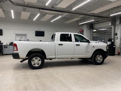2022 RAM 2500 Tradesman Crew Cab 4x4 6'4' Box