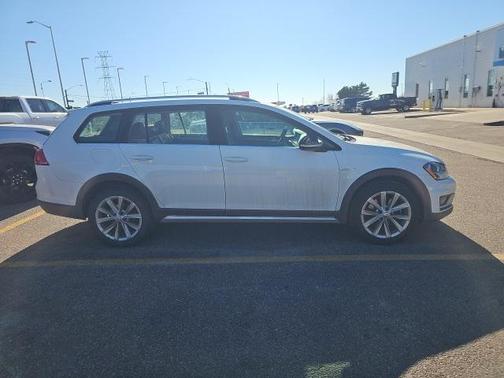 2017 Volkswagen Golf Alltrack TSI S
