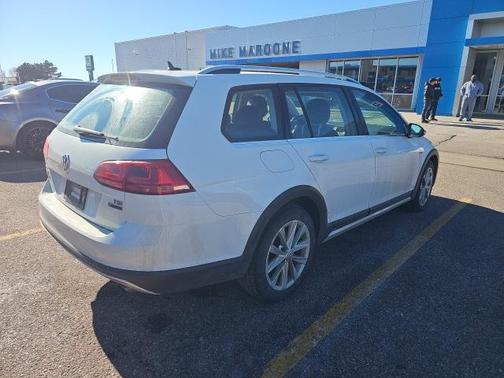 2017 Volkswagen Golf Alltrack TSI S