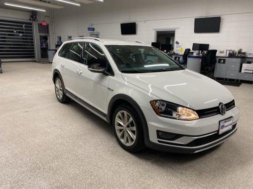 2017 Volkswagen Golf Alltrack TSI S